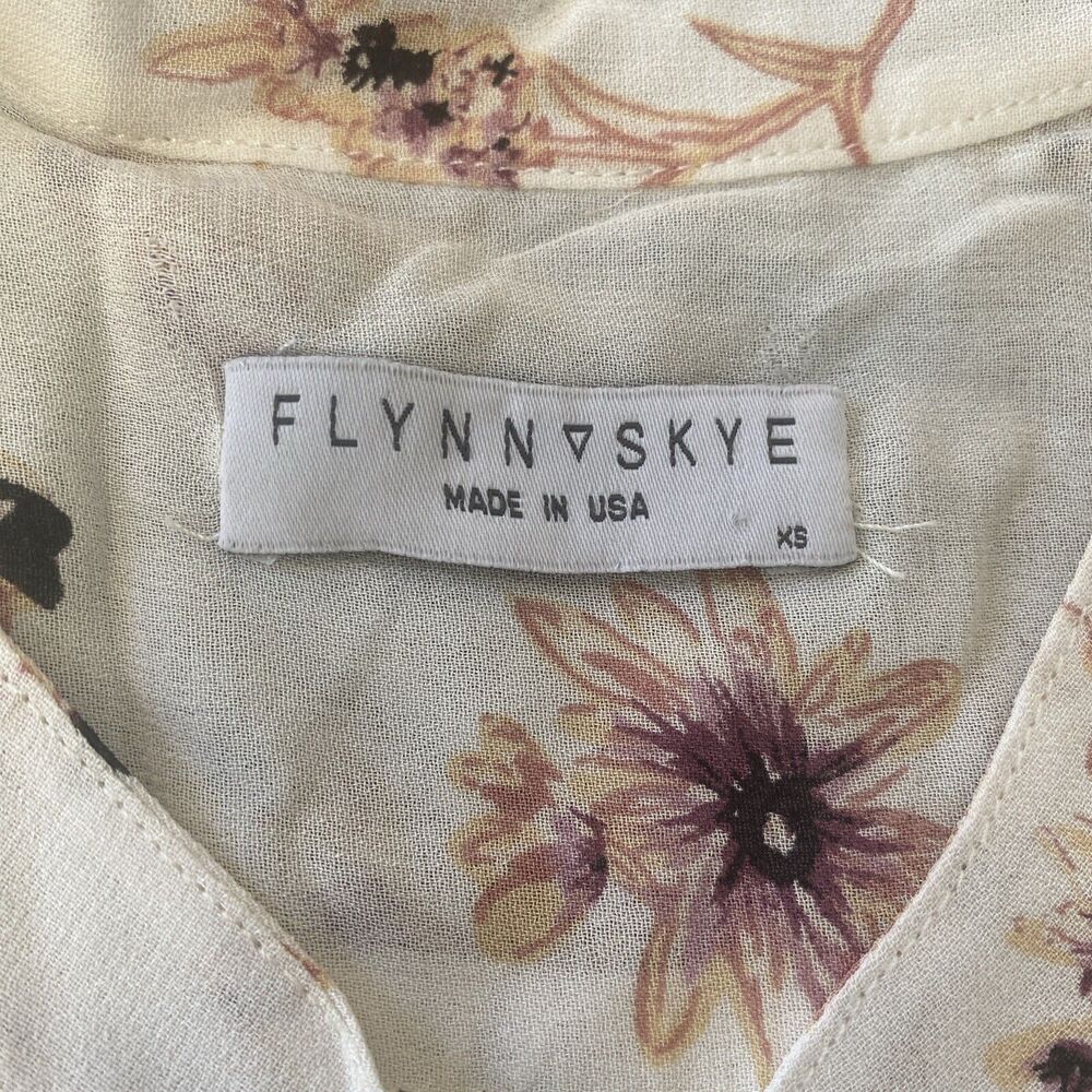 Flynn Skye Lace Up Blouse XS V-Neck Floral Y2K Top Long Sleeves - Picture 9 of 9